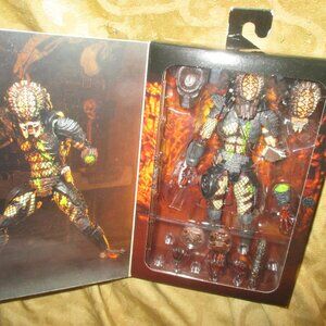 ULTIMATE CITY HUNTER BATTLE DAMAGED Predator 2 7" Scale Action Figure Neca